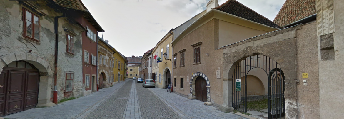 Sopron történelmi belvárosa műemléki felújítása és bemutatása II. ütem elnevezésű projekt keretében belvárosi műemléki épületek homlokzat felújítási munkáiról