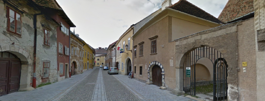 Sopron történelmi belvárosa műemléki felújítása és bemutatása II. ütem elnevezésű projekt keretében belvárosi műemléki épületek homlokzat felújítási munkáiról
